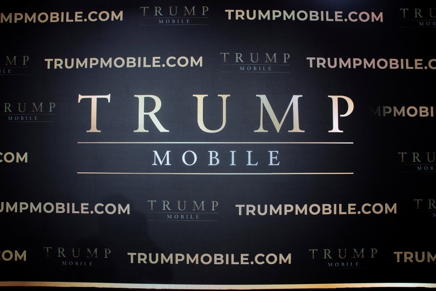 Bóc tách smartphone của Tập đoàn Trump 1 Trump Organization ban smartphone anh 1