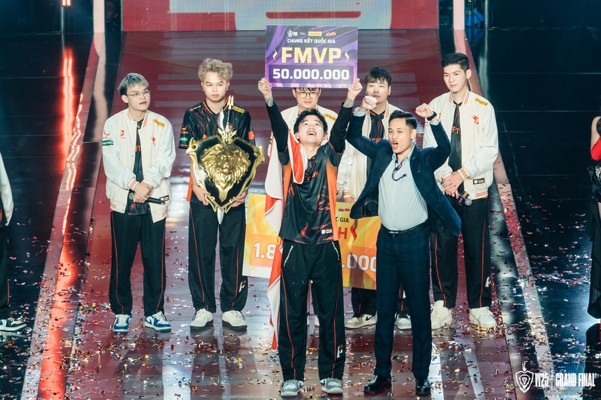 FPT x Flash vo dich anh 2