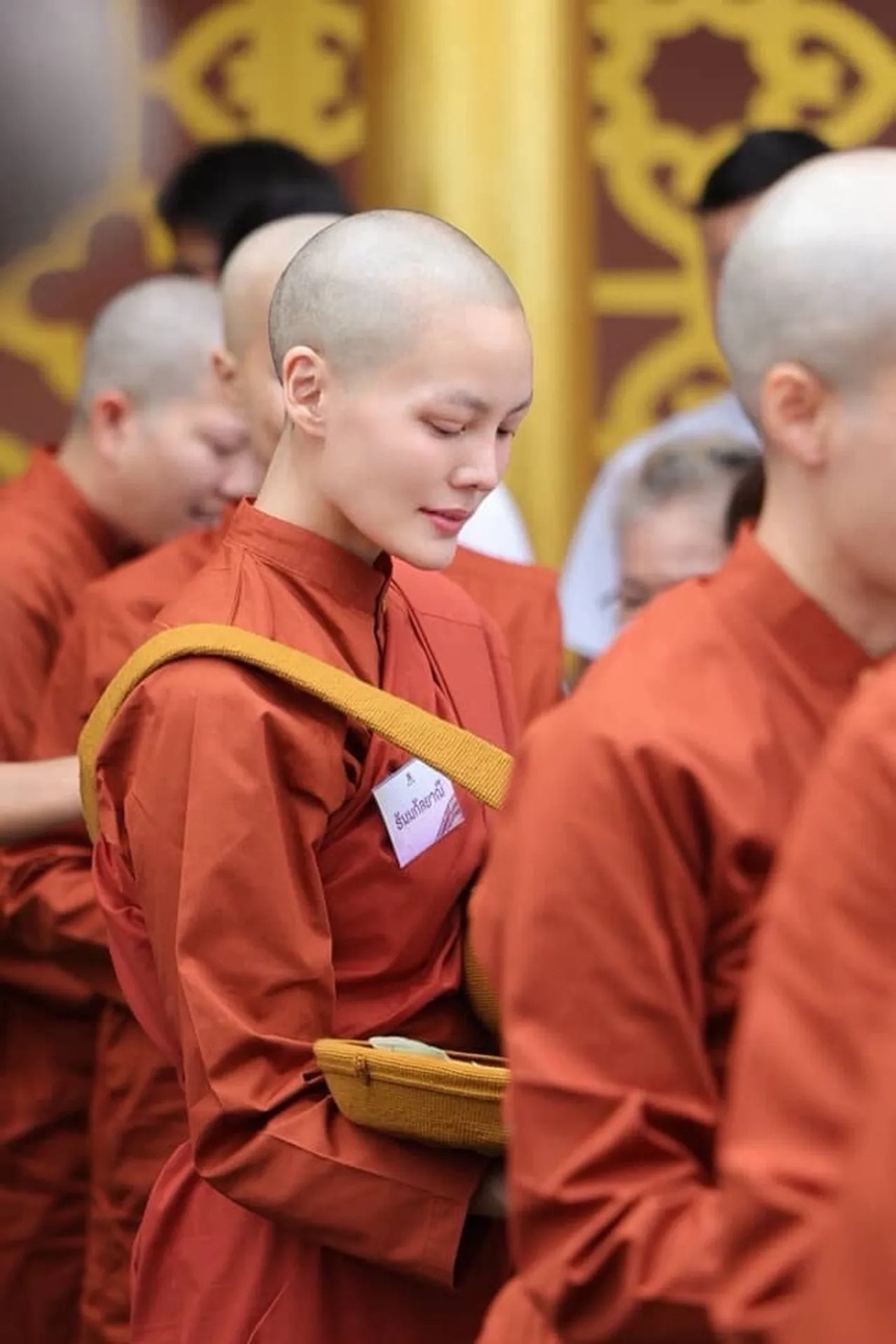 Janie Tienphosuwan cao troc anh 1