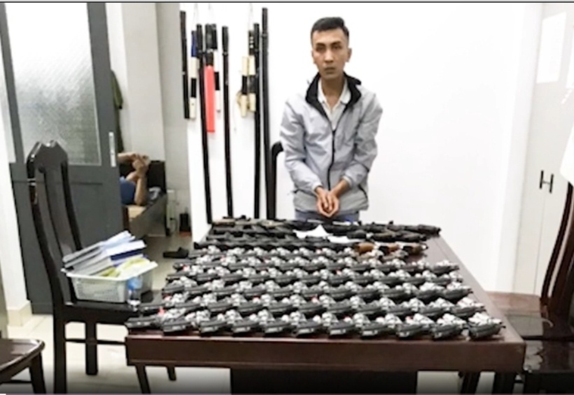 mua ban sung dan anh 1