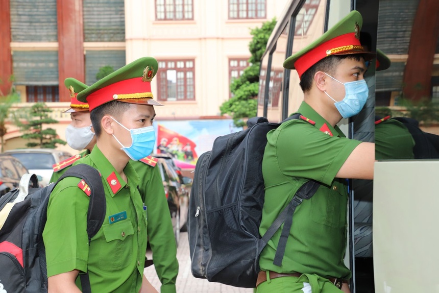 CSGT Bac Giang chao doan Quang Ninh chong dich anh 2