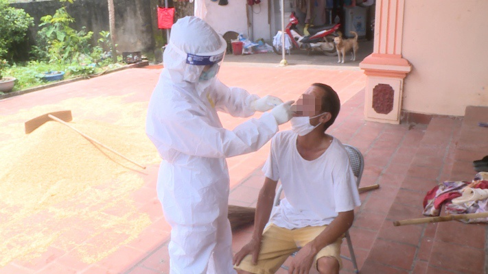 Nu cong nhan di lam 3 cong ty anh 1