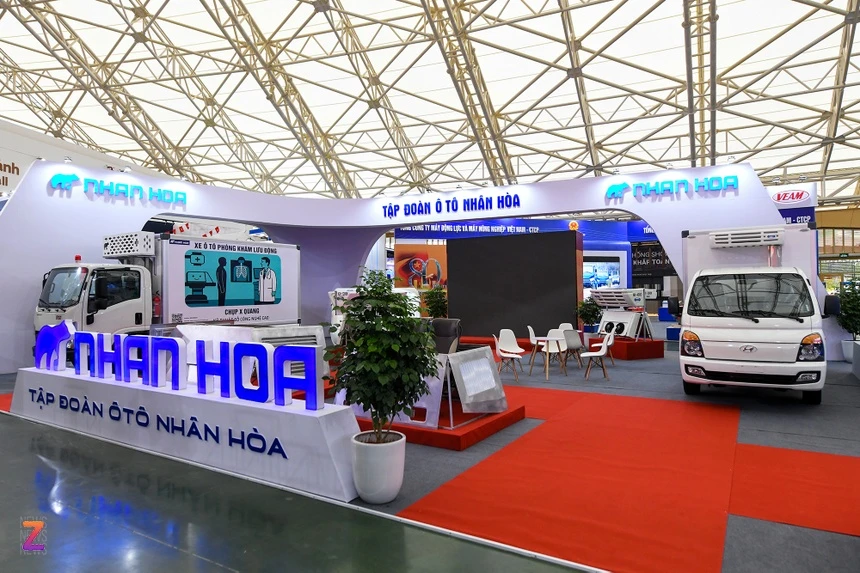 Trien lam 80 nam anh 24