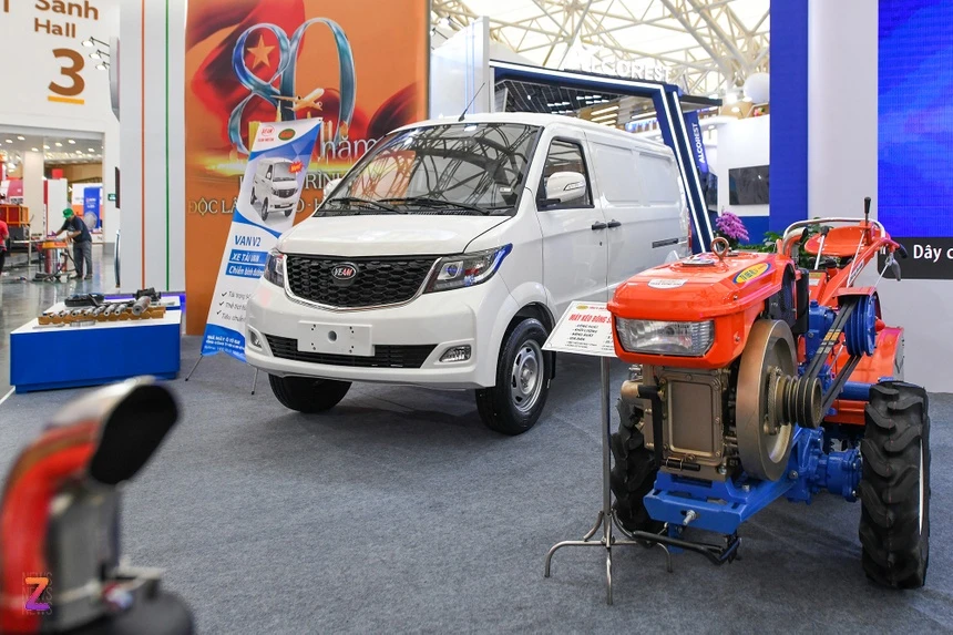 Trien lam 80 nam anh 22