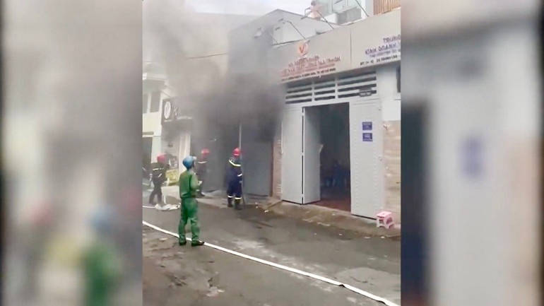 Cuu 6 nguoi chay TP.HCM anh 3