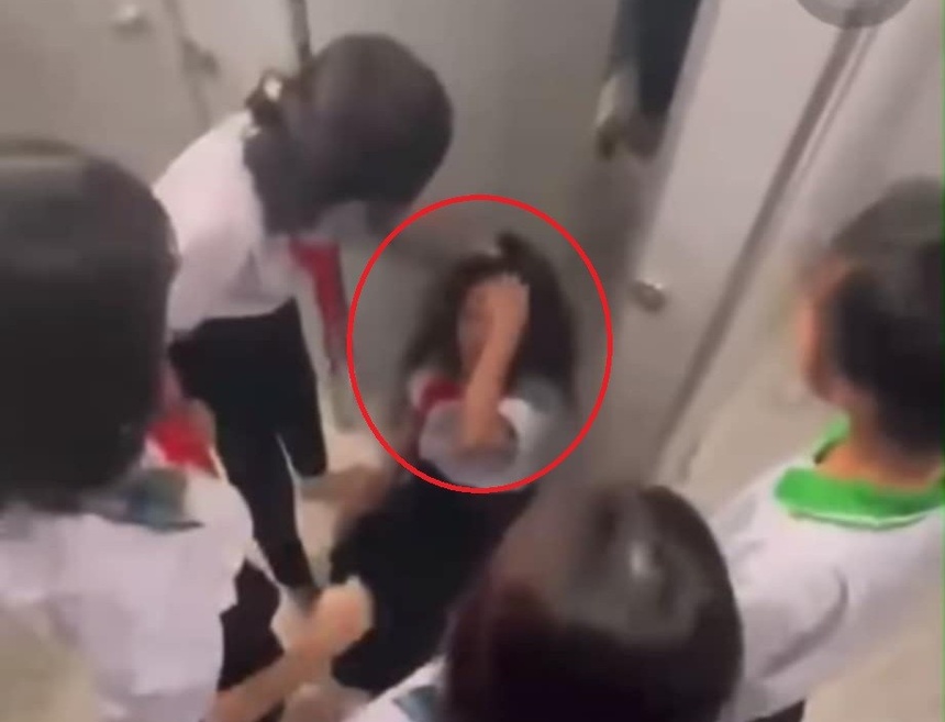 Danh hoi dong nu sinh anh 2