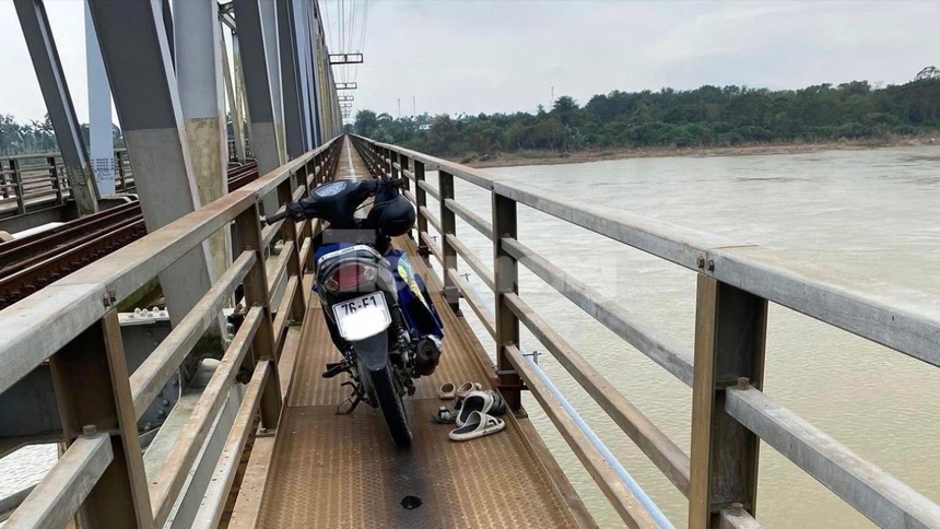 Ba cha con nhay cau anh 1