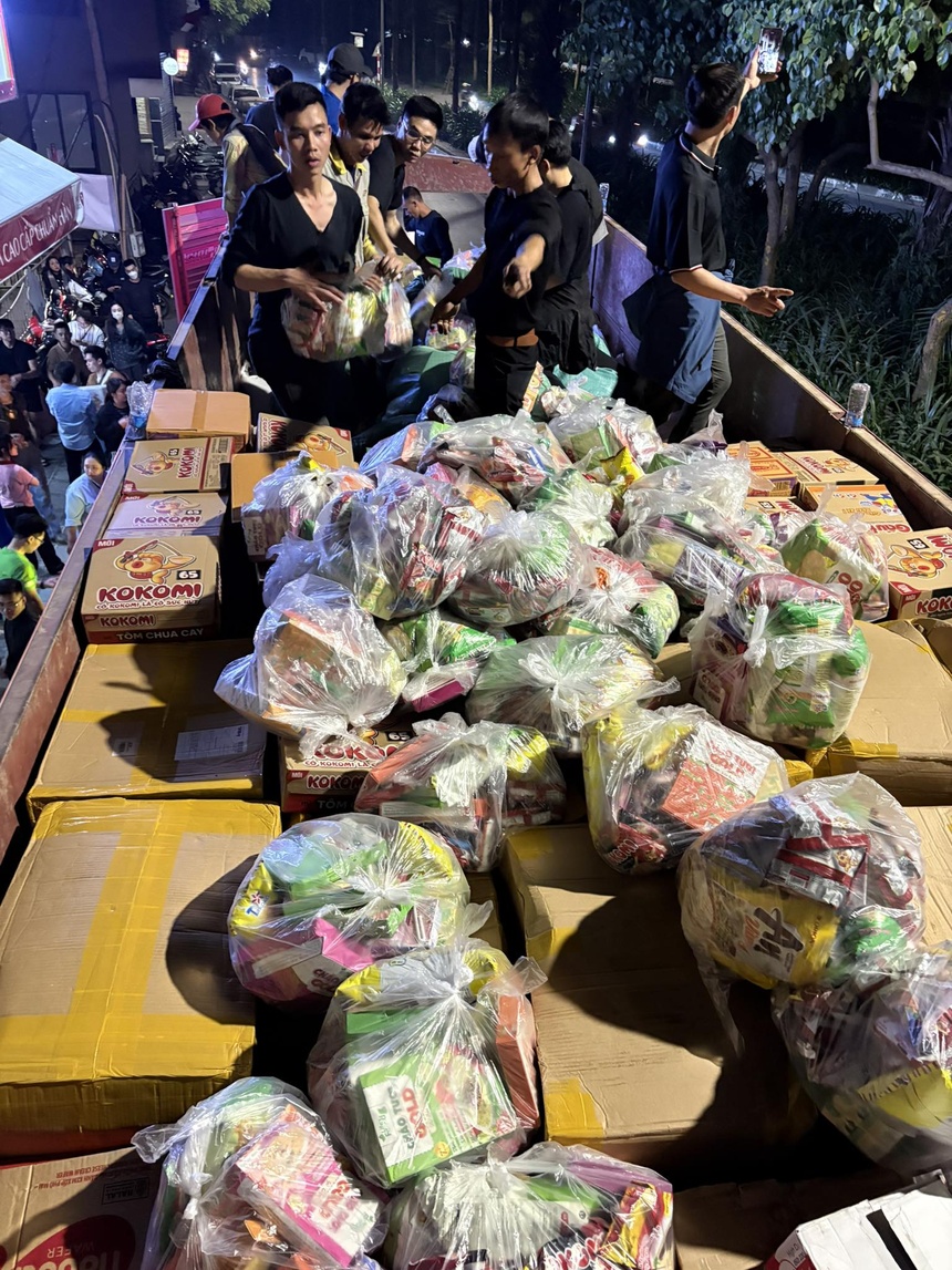 mẹ đơn thân lái xe ảnh 2 me don than lai xe anh 2