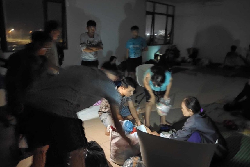 mất điện sau lũ ảnh 2 mat dien sau lu anh 2