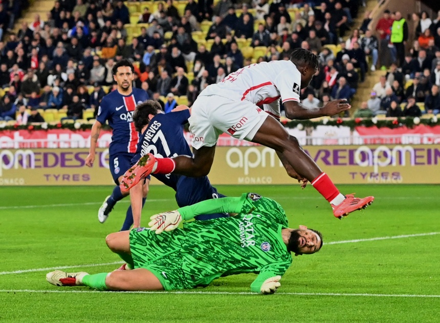 Donnarumma chan thuong anh 2