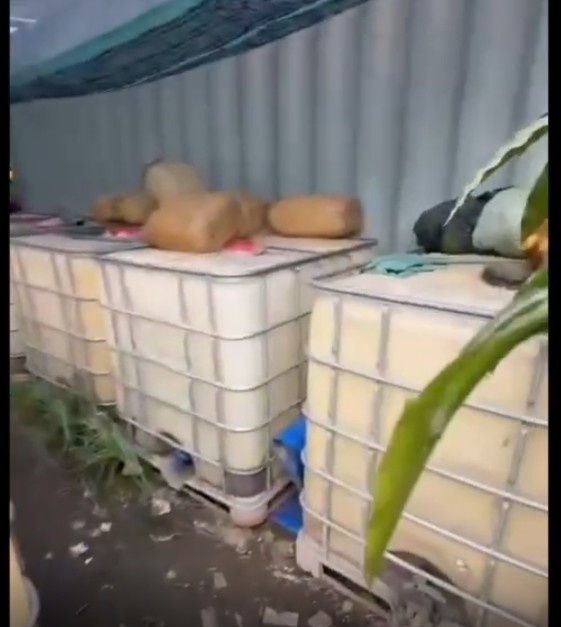 Vụ lùm xùm xăng giả: Hé lộ hóa chất pha trộn 'phá xe'