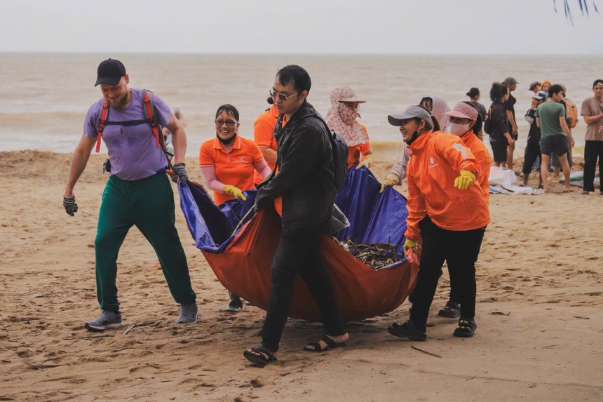 khách Tây, ủng hộ vùng lũ, khách sạn ảnh 3 khach Tay, ung ho vung lu, khach san anh 3