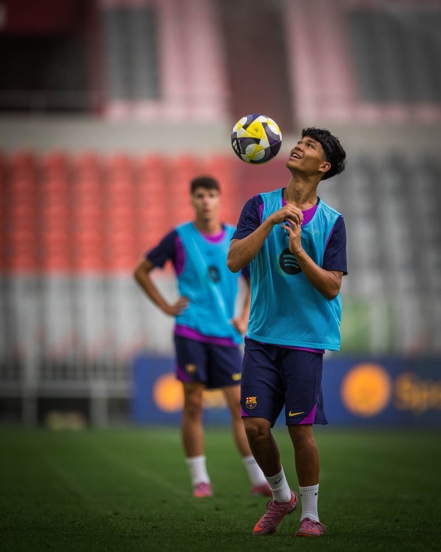 Cầu thủ 17 tuổi gốc Đông Nam Á gây sốt ngày ra mắt đội 1 Barca 2 Barcelona anh 1