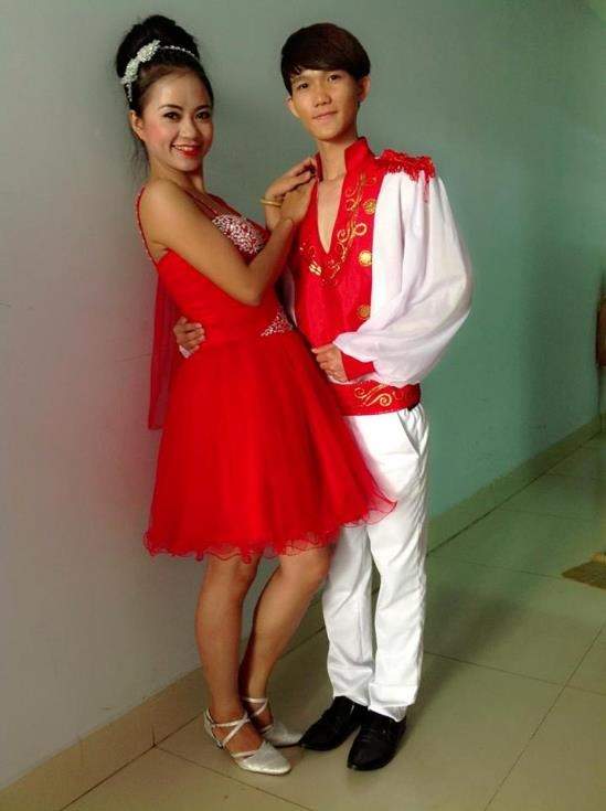  “Mình từng là một cậu học trò ‘bơi’ trong sách vở nhưng không thể định hướng cho cuộc sống của chính mình”, Hà Lộc chia sẻ.  