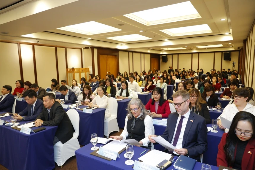 Pho thong quoc te anh 5