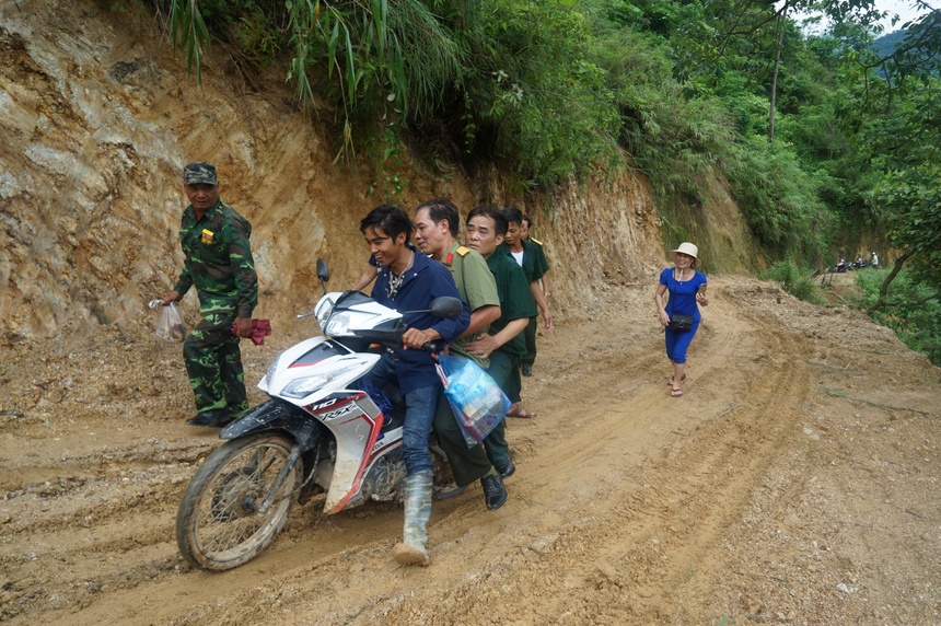 nghin cuu binh Vi Xuyen hanh quan anh 3
