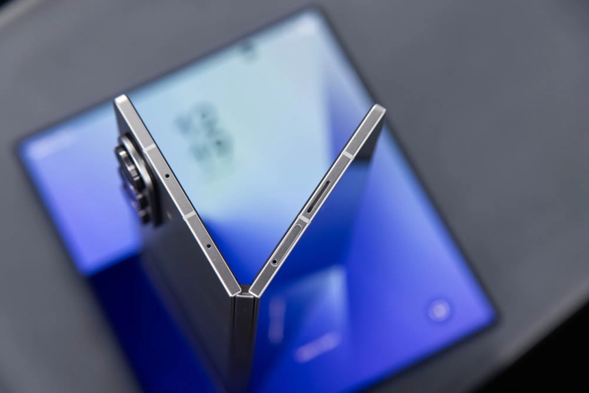 iPhone man hinh gap,  smartphone man hinh gap,  Samsung Galaxy Z Fold,  tin don iPhone gap anh 2