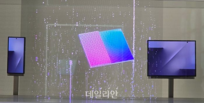 smartphone man hinh gap, Galaxy Z Fold7, smartphone gap ba, smartphone gap Samsung, Samsung APEC 2025 anh 3