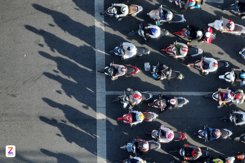 dien thoai dung den do anh 1