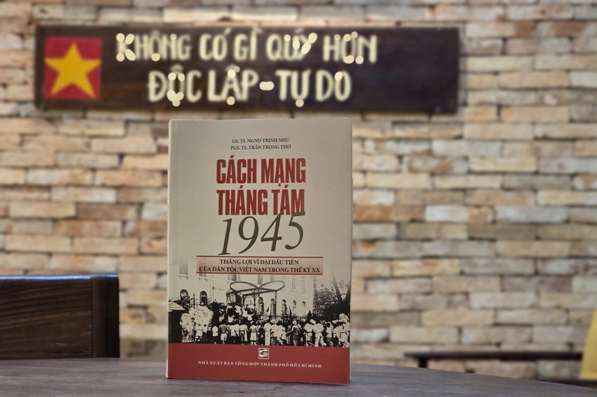 cach mang thang tam 1945 anh 1