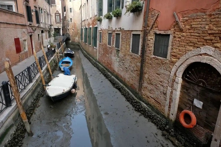 Venice,  can nuoc,  du khach anh 1