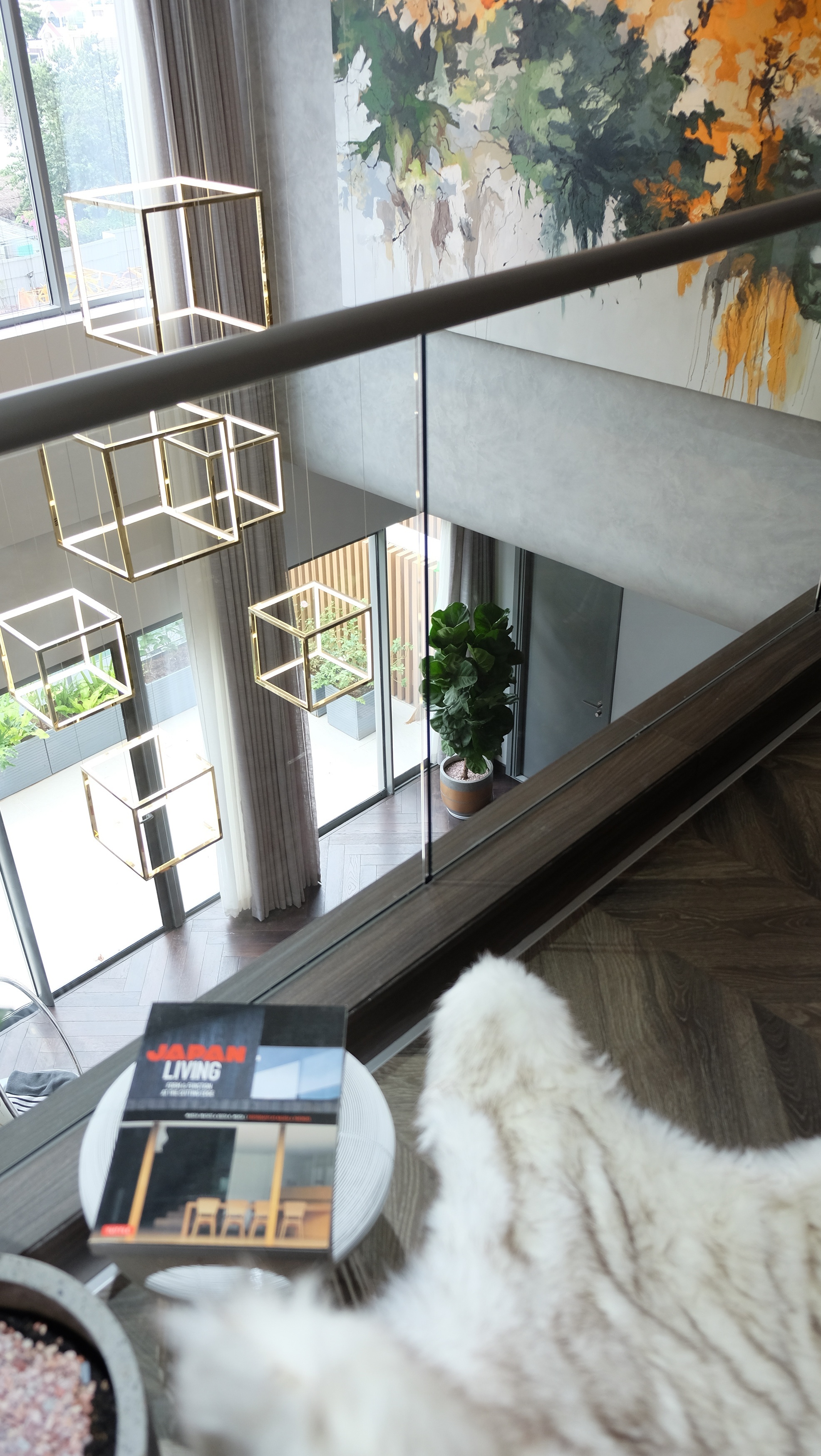 Ben trong can ho duplex 'doc nhat' tai khu nha giau TP.HCM hinh anh 12