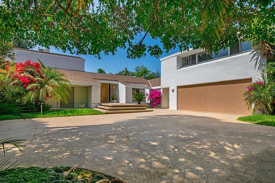 Bo suu tap biet thu sang trong cua Adele hinh anh 9 bf0ea616_1720_4f2d_b425_3c330e5ccbce_adele_buys_second_beverley_hills_home.jpg