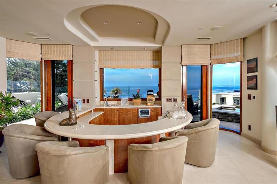 Bo suu tap biet thu sang trong cua Adele hinh anh 5 d012c624_0b01_4e12_96b4_72acfeecfddb_hello_meet_the_incredible_adeles_malibu_home_21.jpg