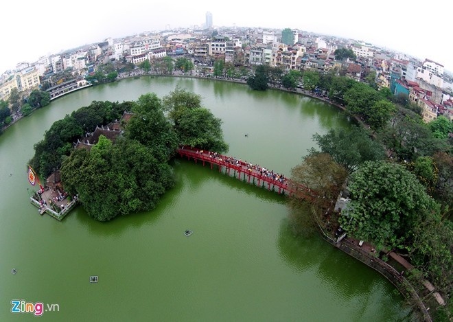 Hà Nội - thành phố du lịch trung chuyển: Hà Nội đẹp với Hồ Gươm, hồ Tây, cầu Thê Húc... hấp dẫn với những món ăn ngon song các điểm tham quan khá đơn điệu, mang đến cảm giác hụt hẫng cho du khách, nhất là những ai có kế hoạch cho chuyến đi dài ngày. Ảnh: