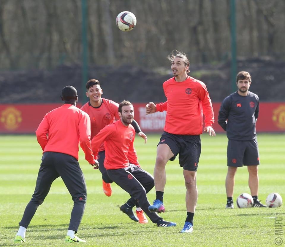 Man Utd rộn rã tiếng cười chuẩn bị tiếp đón Rostov ảnh 3 Man Utd ron ra tieng cuoi chuan bi tiep don Rostov anh 3