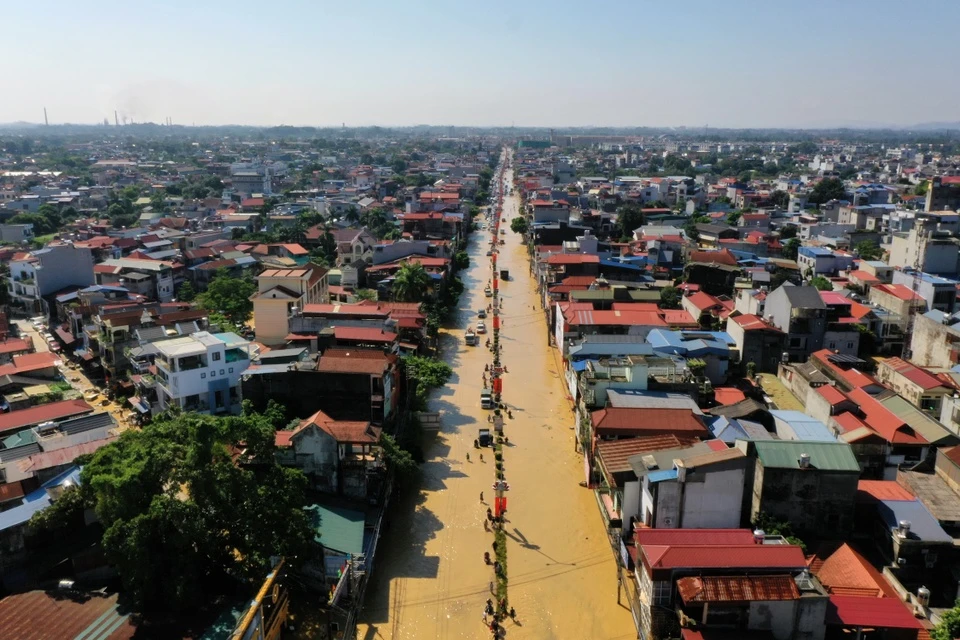 Một số khu dân cư mất điện diện rộng và sóng điện thoại gây khó khăn trong việc liên hệ cứu trợ. Ảnh: Khắc Duy Lê.