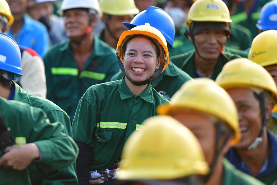 Công nhân TP HCM chuẩn bị Tết sớm, không nghỉ lễ