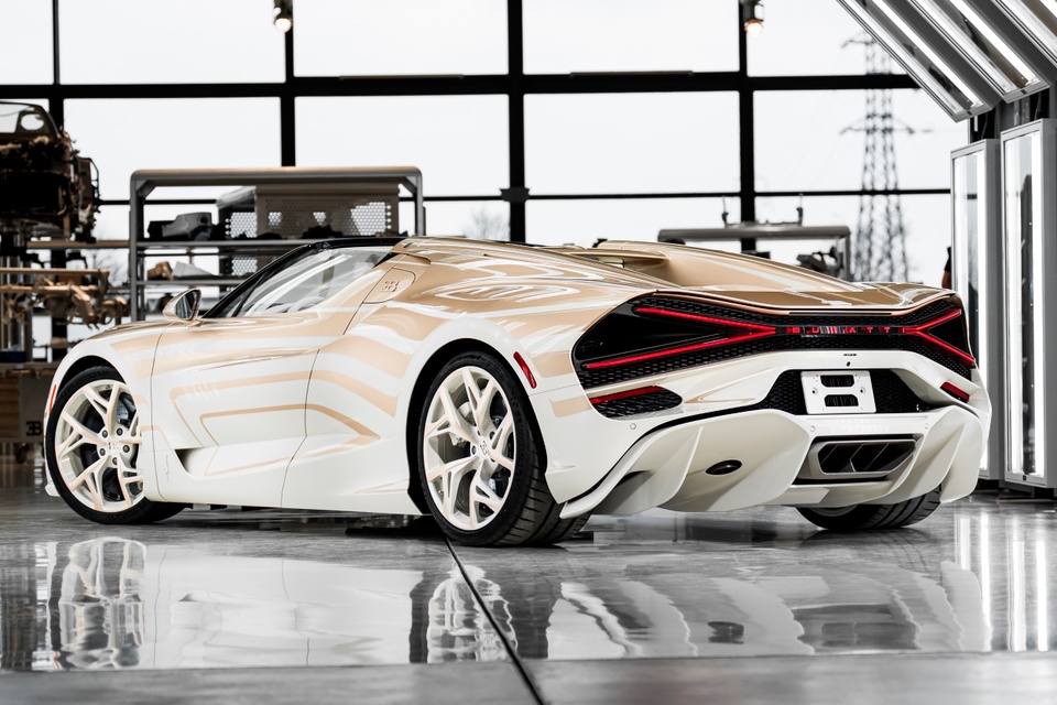 Bugatti,  W16 Mistral,  La Perle Rare,  Bugatti W16 Mistral,  siêu xe,  canada,  hypercar,  đại gia ảnh 2