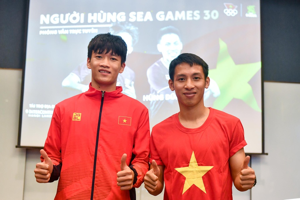Hung Dung va Hoang Duc giao luu truc tuyen anh 2