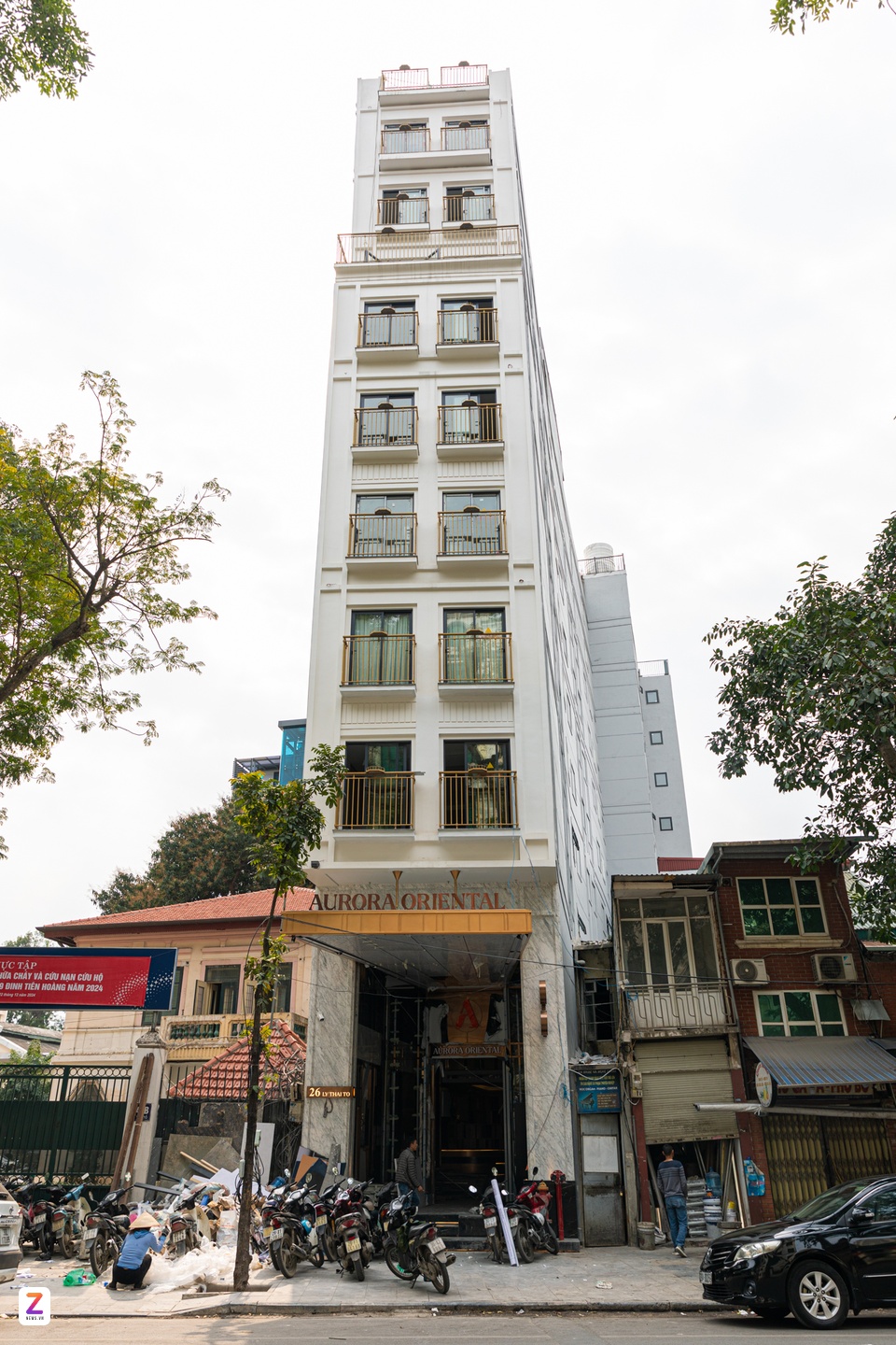 Khach san 10 tang anh 1