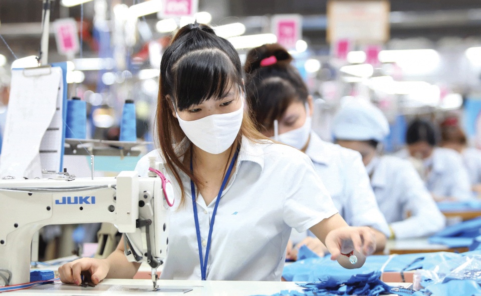 Lương tăng mà giá tăng theo thì người lao động chỉ 'cầm tiền cho đẹp'