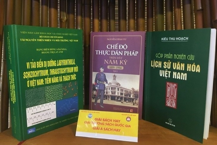 Sach quoc gia anh 10