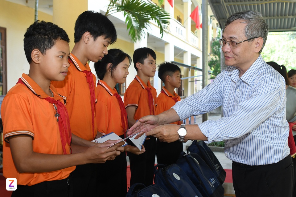 Hoi Xuat ban anh 3