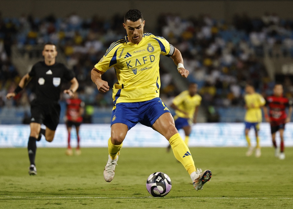 Ronaldo tit ngoi anh 5