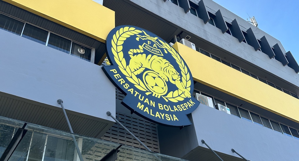 Bóng đen phủ bóng LĐBĐ Malaysia sau bê bối nhập tịch. Bóng đen phủ bóng LĐBĐ Malaysia sau bê bối nhập tịch.