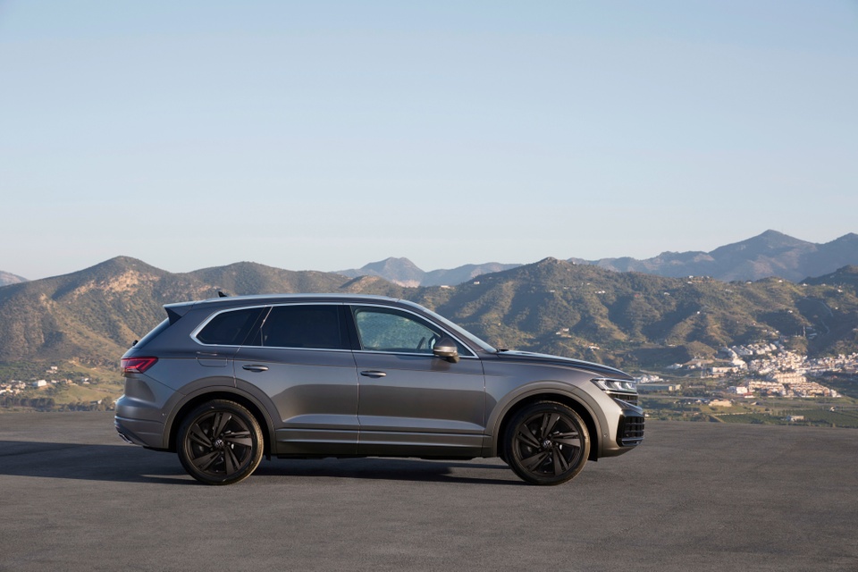 Volkswagen Touareg 2025 anh 2