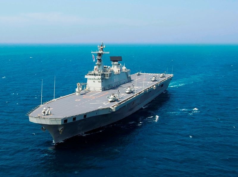 Tàu đổ bộ trực thăng lớp Dokdo là loại tàu chiến lớn nhất của hải quân Hàn Quốc. 