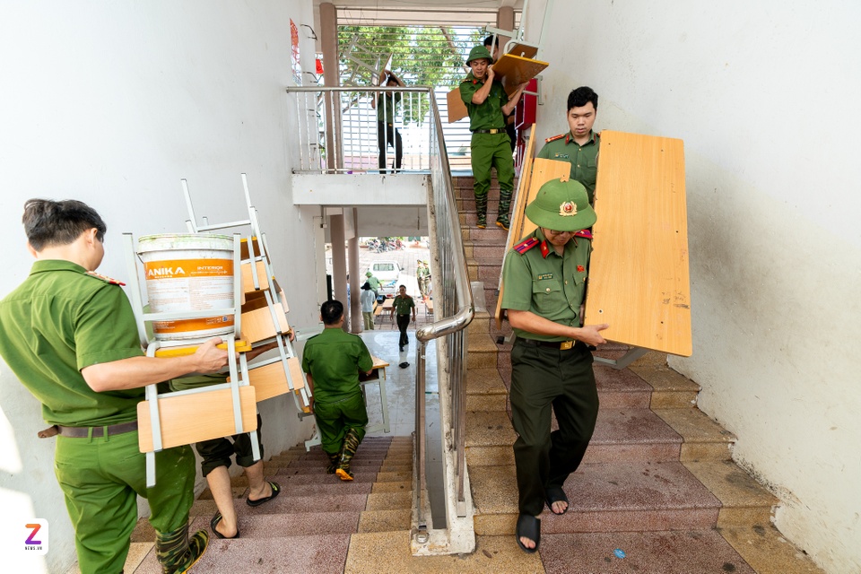 Công an Hà Nội,  hậu bão số 11,  Trung Giã,  Ngập lụt ảnh 10 Cong an Ha Noi,  hau bao so 11,  Trung Gia,  Ngap lut anh 10