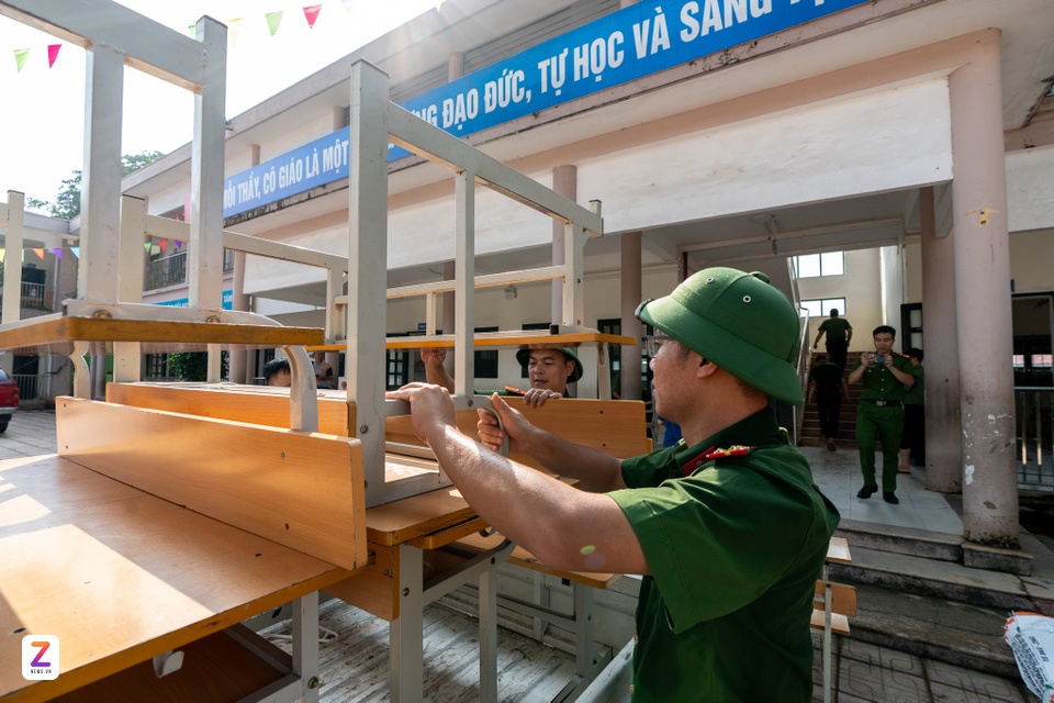 Công an Hà Nội,  hậu bão số 11,  Trung Giã,  Ngập lụt ảnh 12 Cong an Ha Noi,  hau bao so 11,  Trung Gia,  Ngap lut anh 12