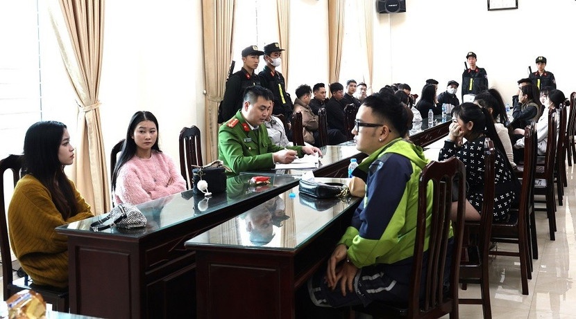 Quan bar Maybach,  Quan bar Qlounge 135 anh 2