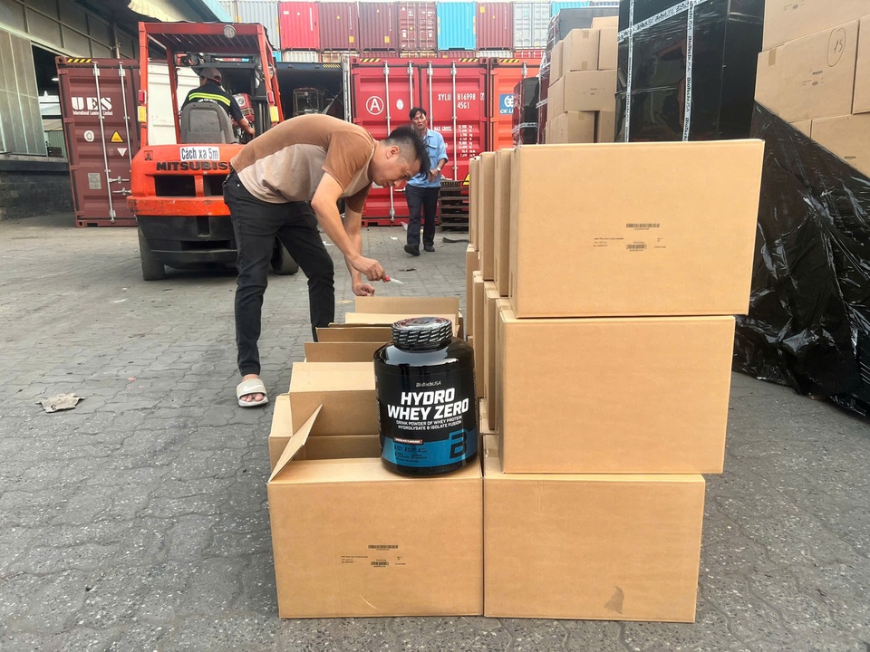 Triệt phá, đường dây buôn lậu, thực phẩm chức năng, Công ty Profit, Giám đốc Profit, Chủ doanh nghiệp Profit, Doanh nghiệp Profit ảnh 3 Triet pha, duong day buon lau, thuc pham chuc nang, Cong ty Profit, Giam doc Profit, Chu doanh nghiep Profit, Doanh nghiep Profit anh 3