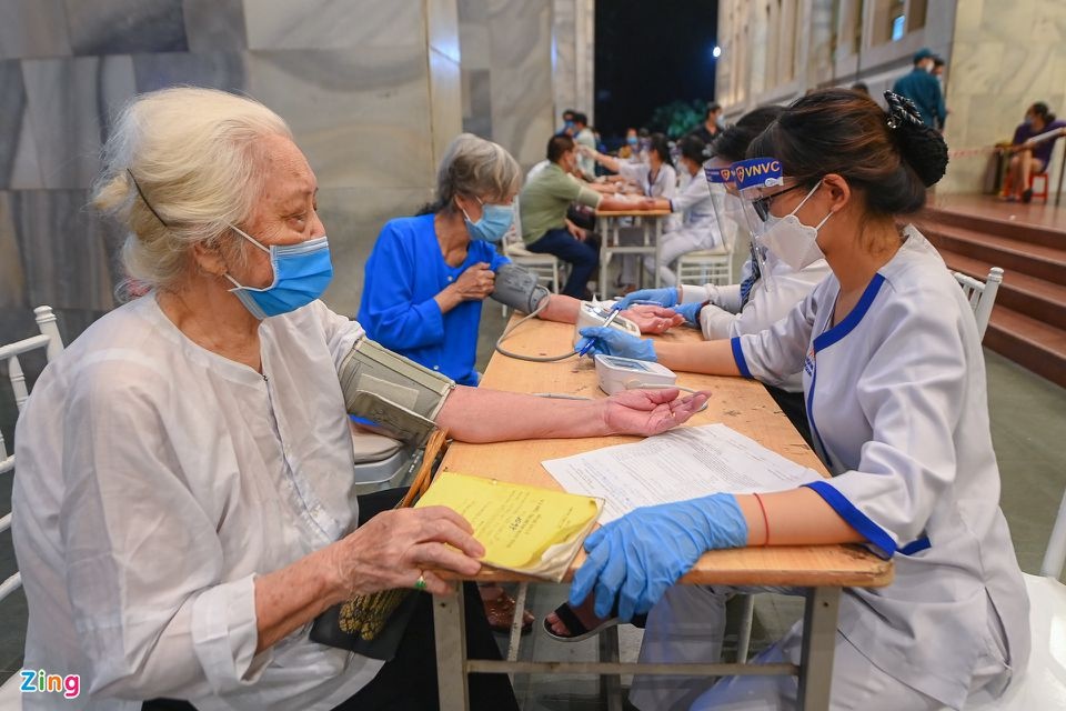 rut ngan khoang cach tiem mui 2 vaccine Covid-19 anh 1