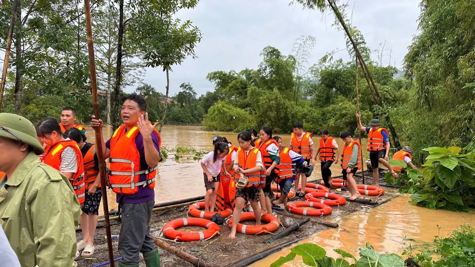 trường học ngập ảnh 2 truong hoc ngap anh 2