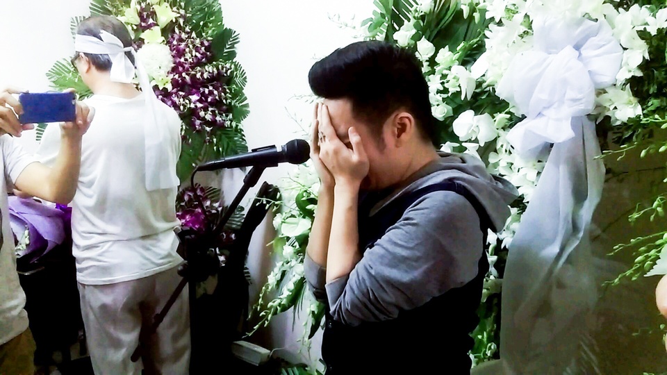 Quang Ha khoc khi hat nhac Nguyen Anh 9 anh 4