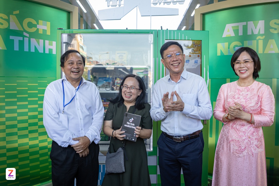 Li xi sach tet anh 1